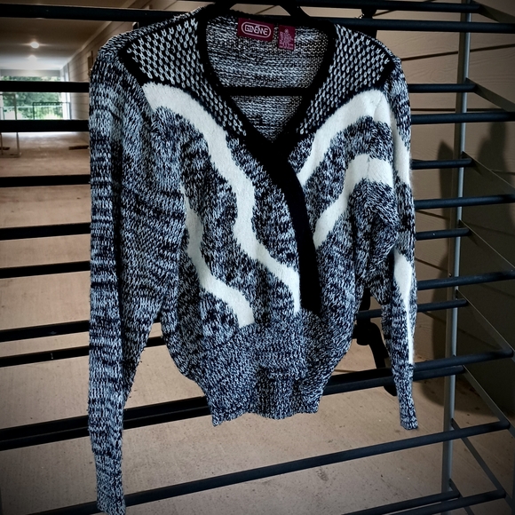 Ginenne Vintage 80's V-Neck Wrap Knit Sweater - Picture 2 of 6